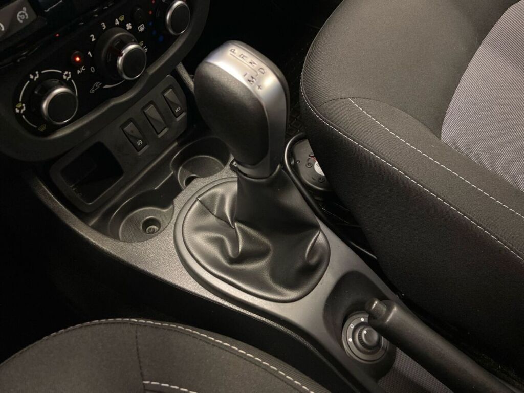 Dacia Duster 2017 Musta