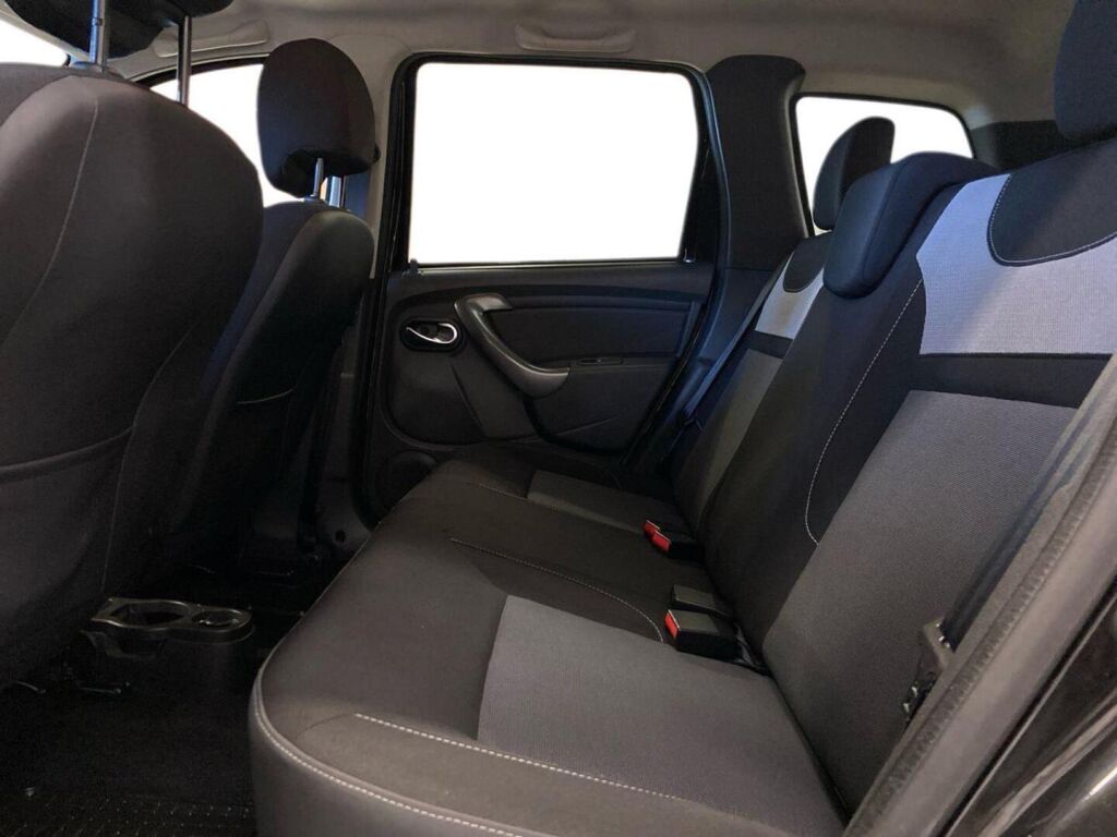 Dacia Duster 2017 Musta
