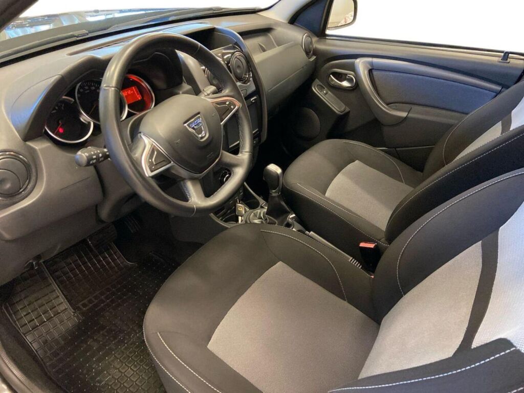 Dacia Duster 2017 Musta