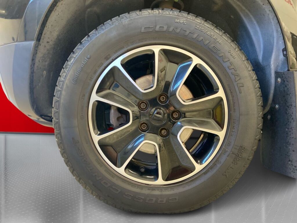 Dacia Duster 2017 Musta