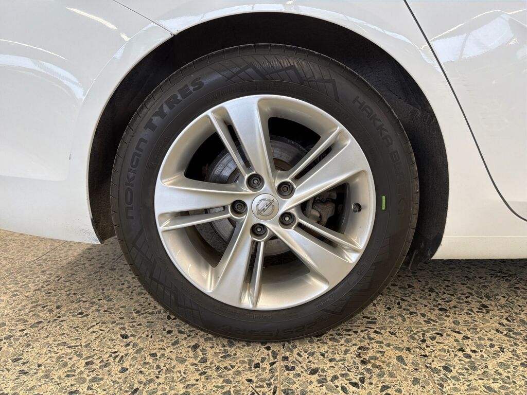 Opel Insignia 2018 Valkoinen