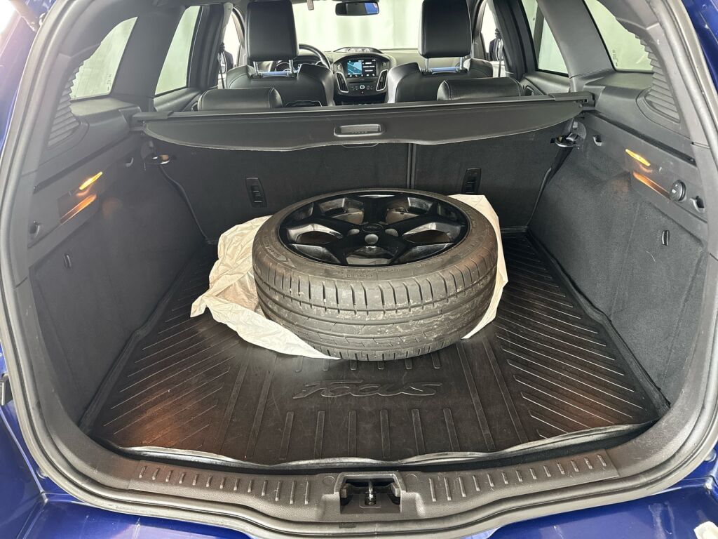 Ford Focus 2017 Sininen