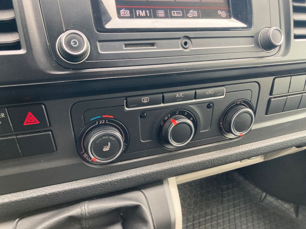 Volkswagen Transporter 2018 Musta