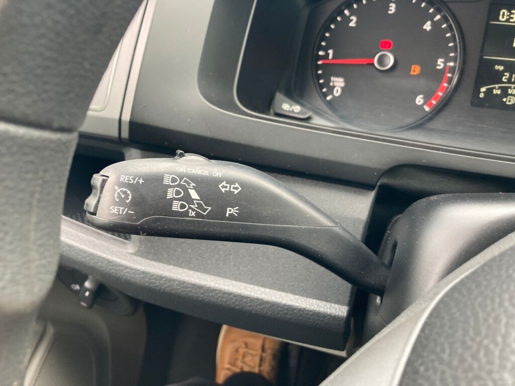 Volkswagen Transporter 2018 Musta