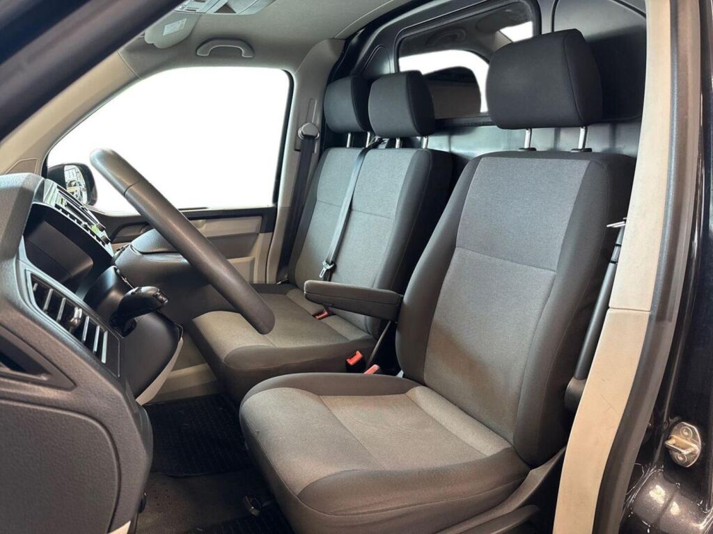 Volkswagen Transporter 2018 Musta