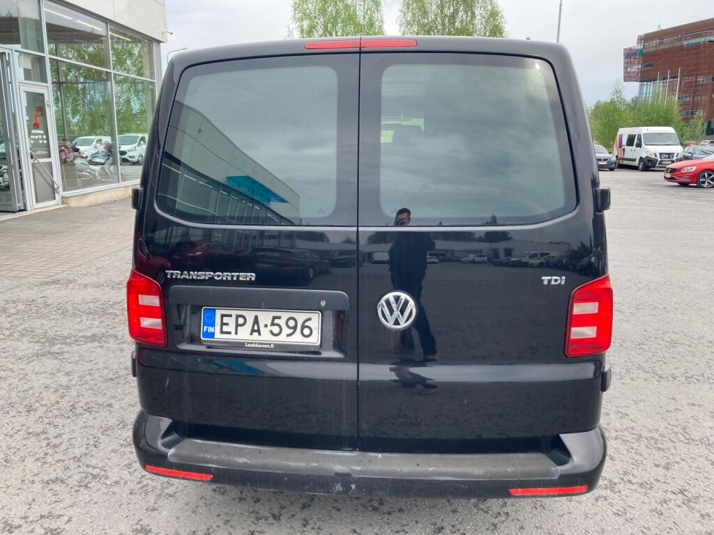 Volkswagen Transporter 2018 Musta