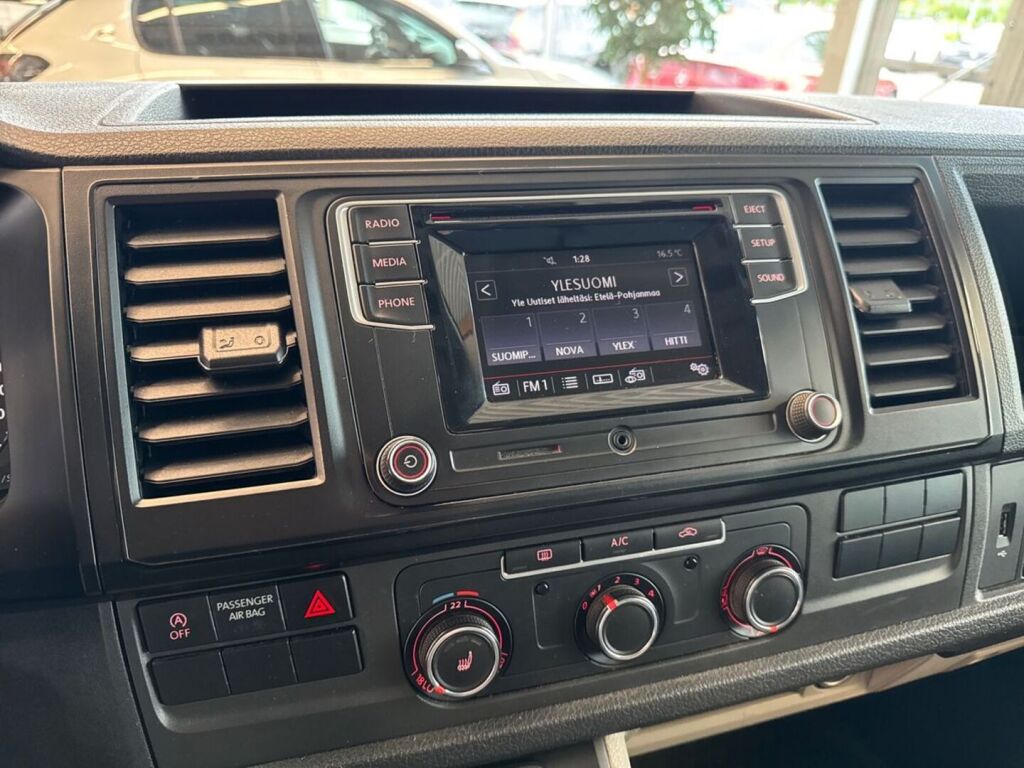 Volkswagen Transporter 2018 Musta