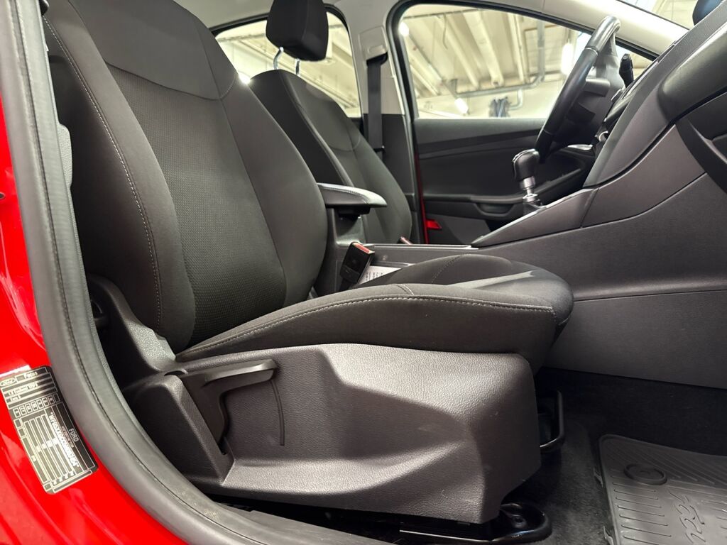 Ford Focus 2018 Punainen