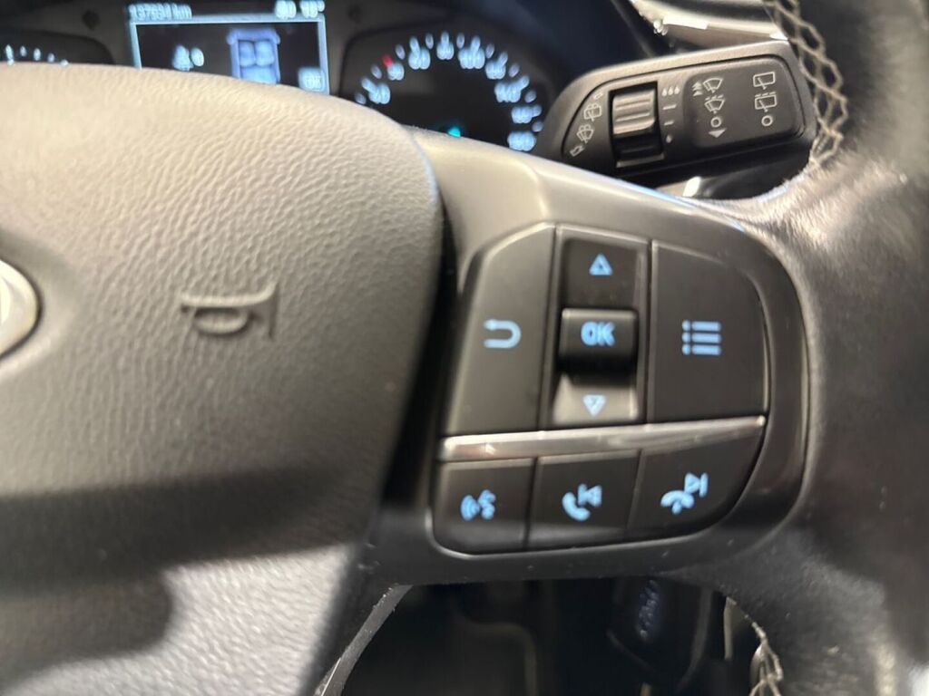 Ford Fiesta 2018 Punainen