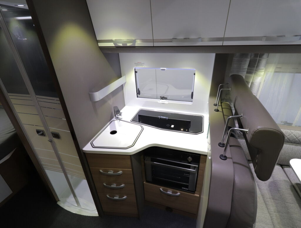 Adria Coral S 670 SC 2018 Valkoinen