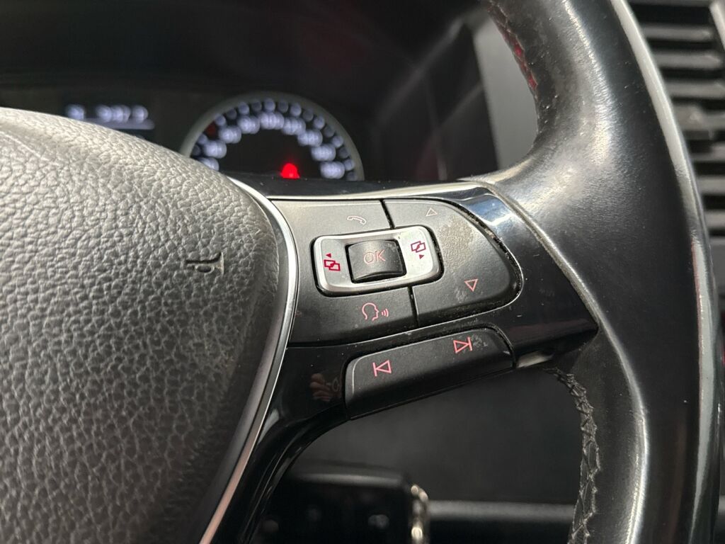 Volkswagen Transporter 2018 Musta