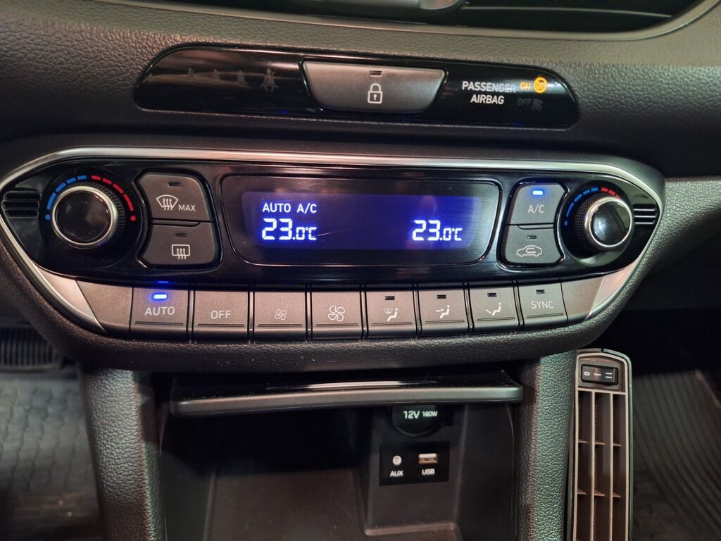 Hyundai i30 Wagon 2018 Ruskea (beige)