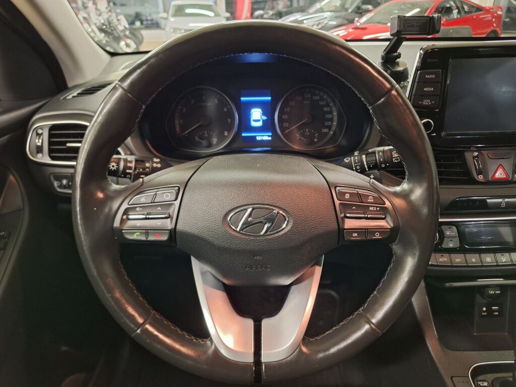Hyundai i30 Wagon 2018 Ruskea (beige)