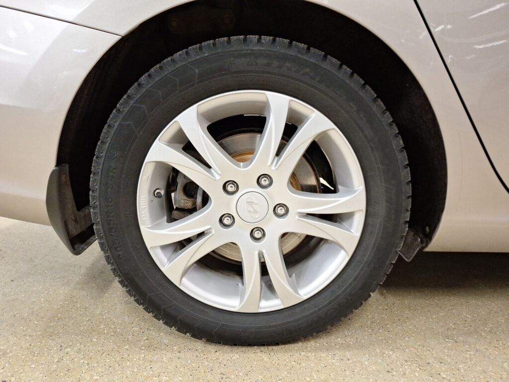 Hyundai i30 Wagon 2018 Ruskea (beige)