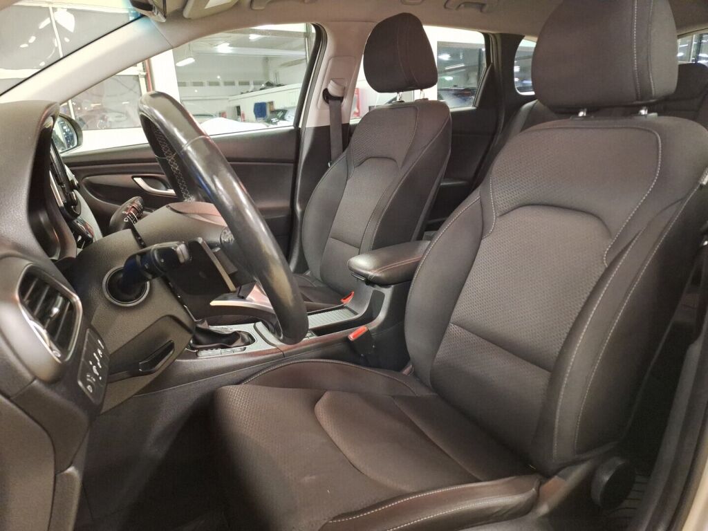 Hyundai i30 Wagon 2018 Ruskea (beige)