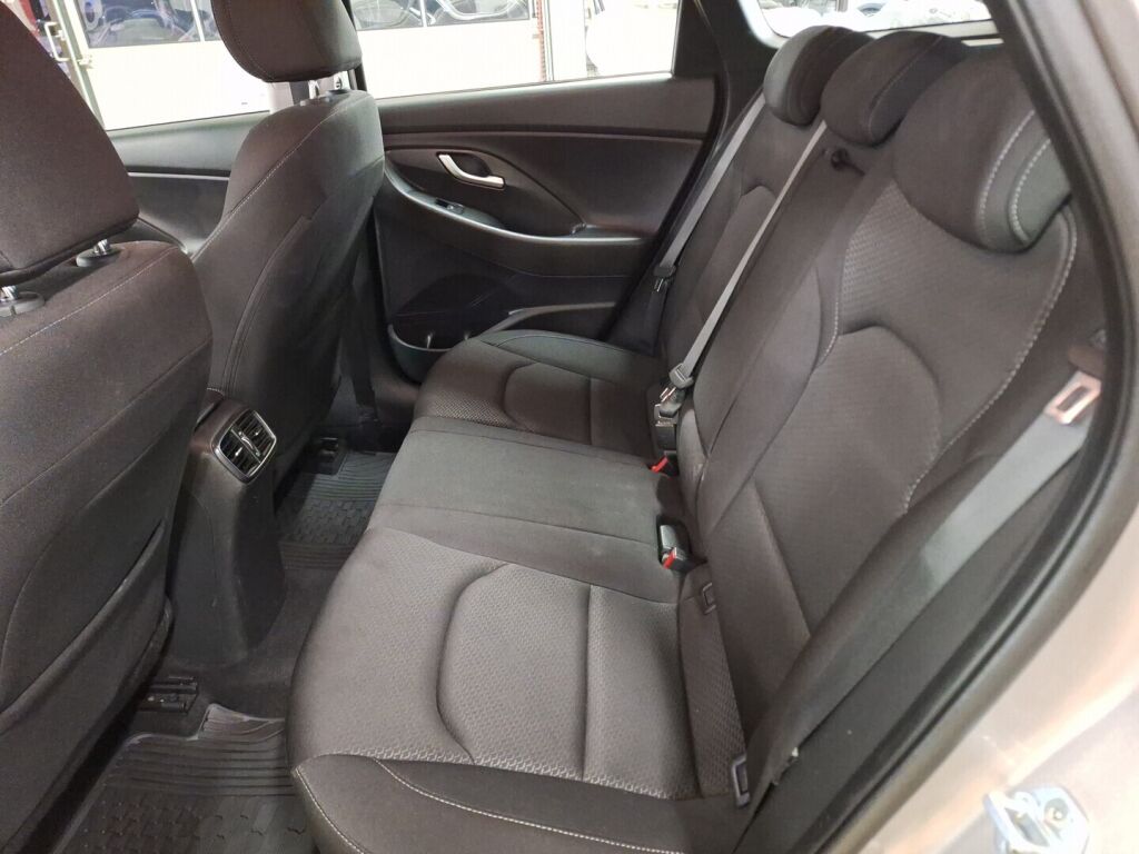 Hyundai i30 Wagon 2018 Ruskea (beige)