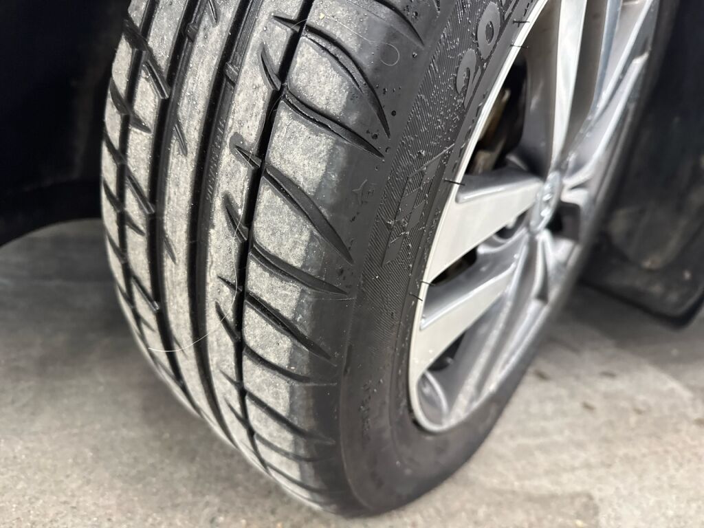 Hyundai i30 Wagon 2018 Punainen