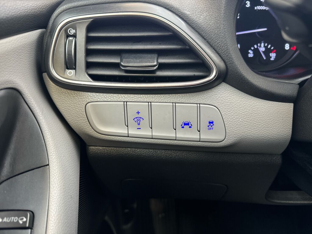 Hyundai i30 Fastback 2018 Valkoinen