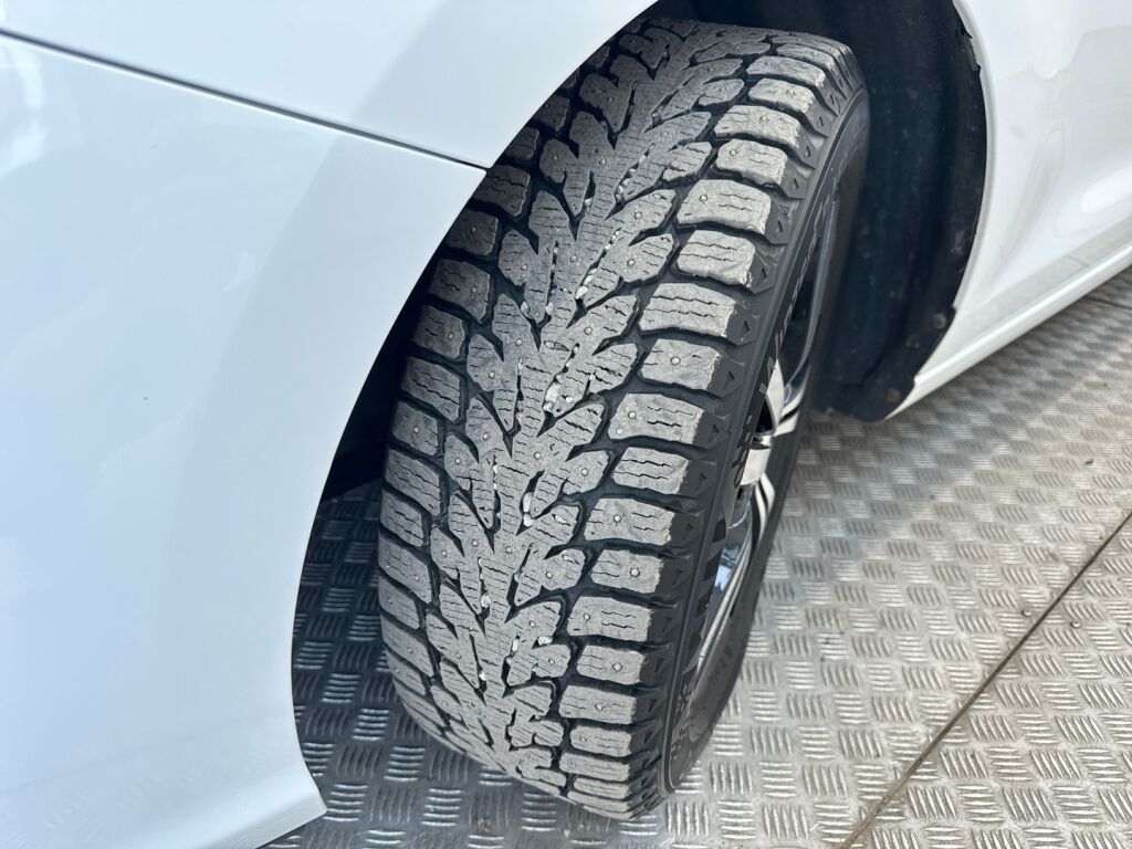 Hyundai i30 Fastback 2018 Valkoinen