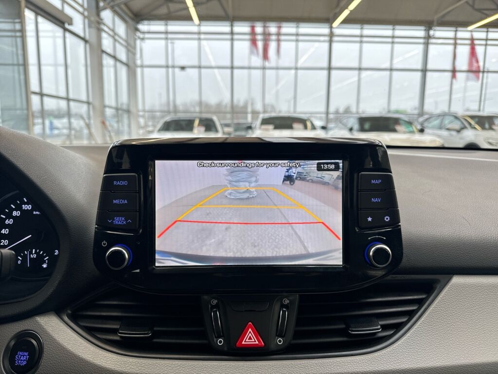 Hyundai i30 Fastback 2018 Valkoinen