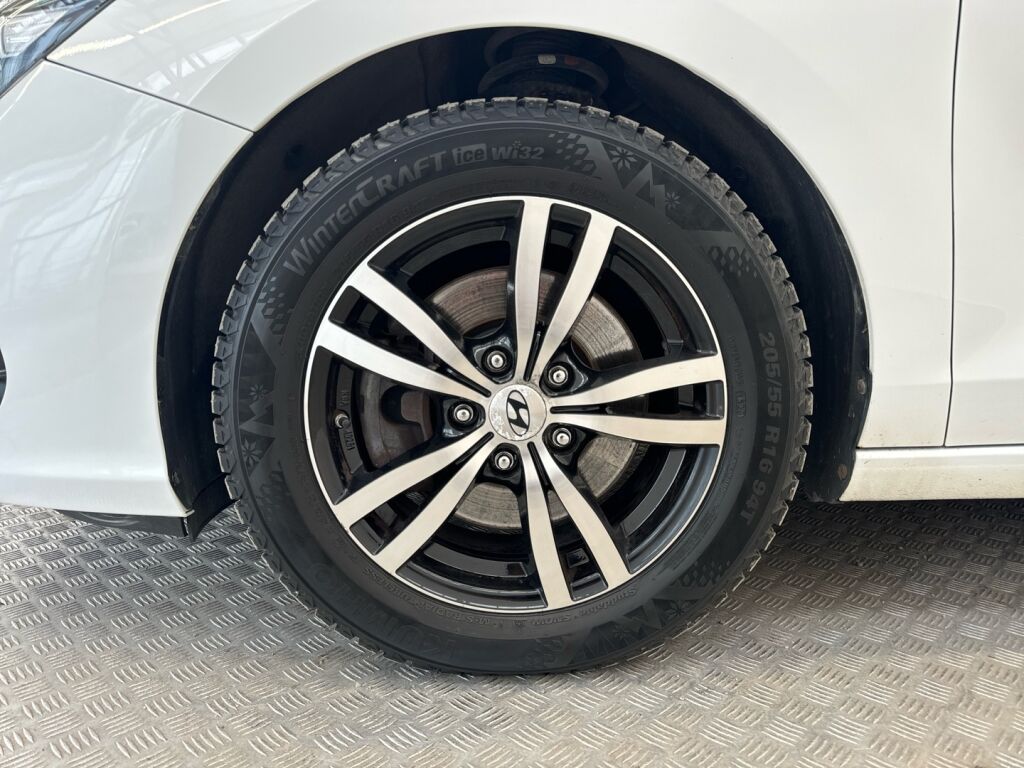 Hyundai i30 Fastback 2018 Valkoinen