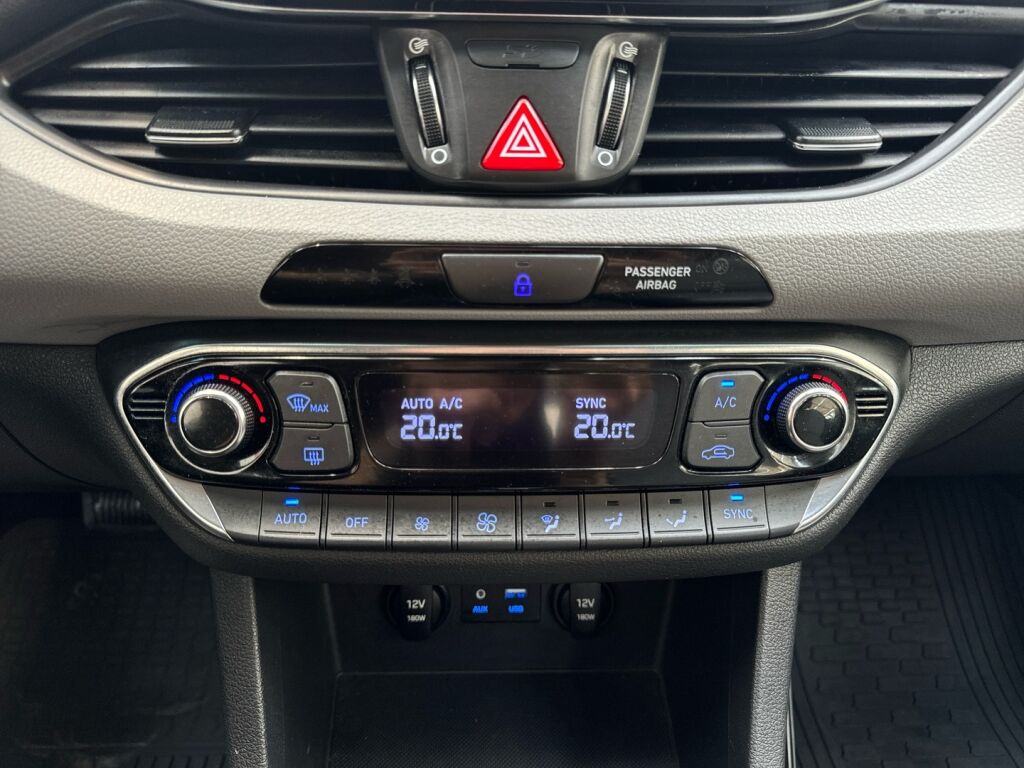 Hyundai i30 Fastback 2018 Valkoinen