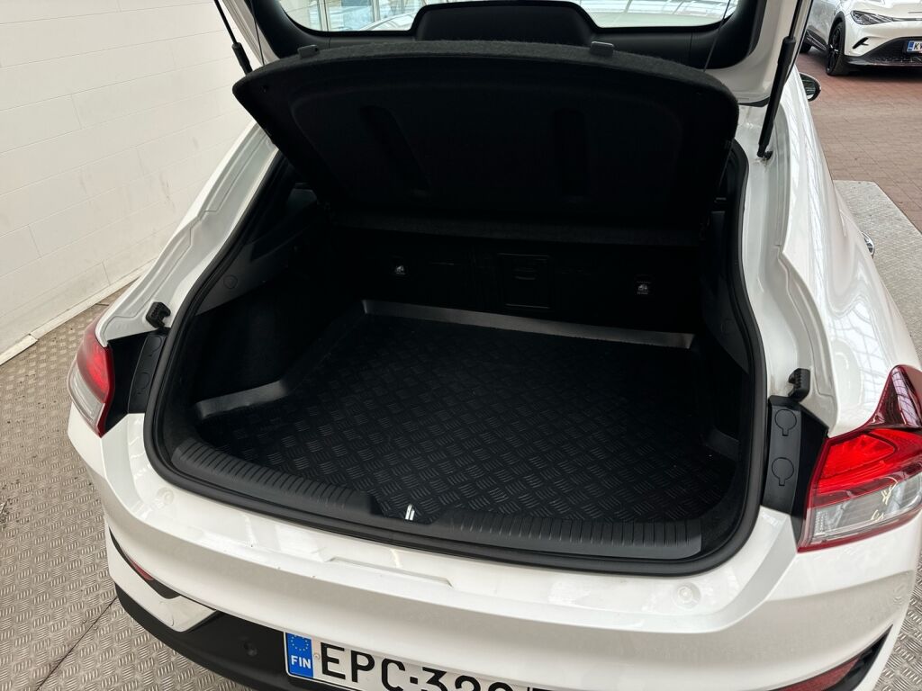 Hyundai i30 Fastback 2018 Valkoinen