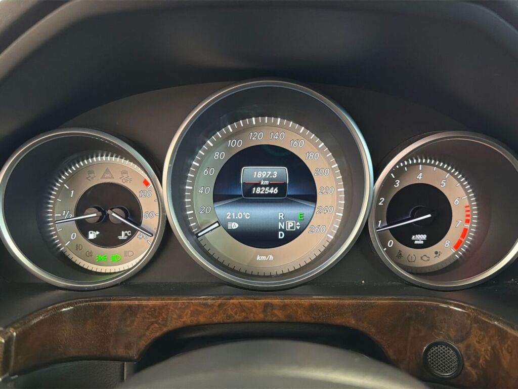 Mercedes-Benz E 2013 Musta