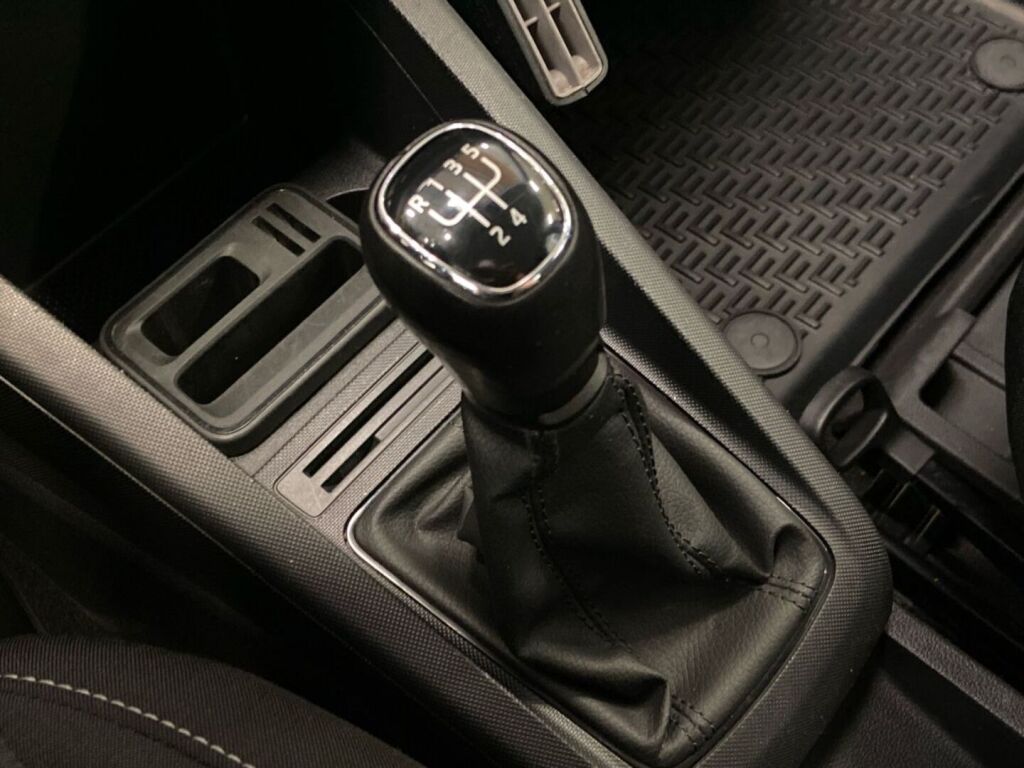 Skoda Fabia 2018 Sininen
