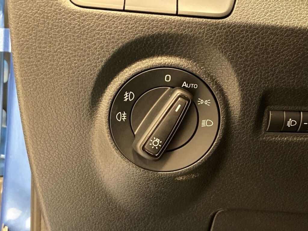 Skoda Fabia 2018 Sininen