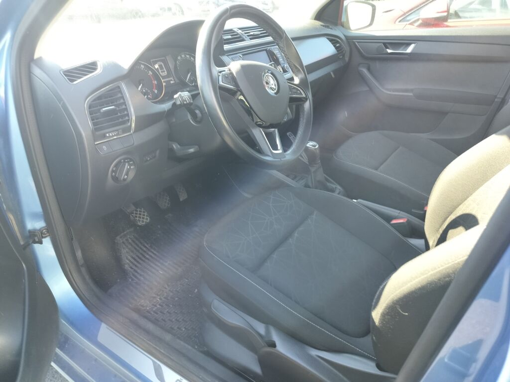 Skoda Fabia 2018 Sininen