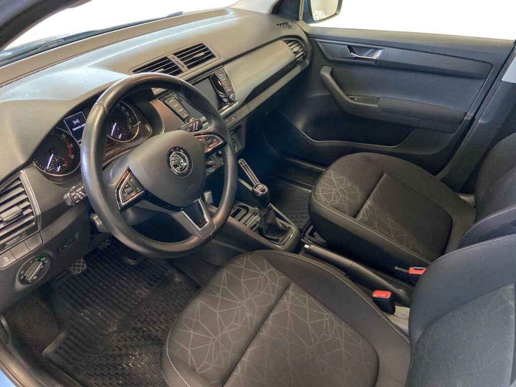 Skoda Fabia 2018 Sininen