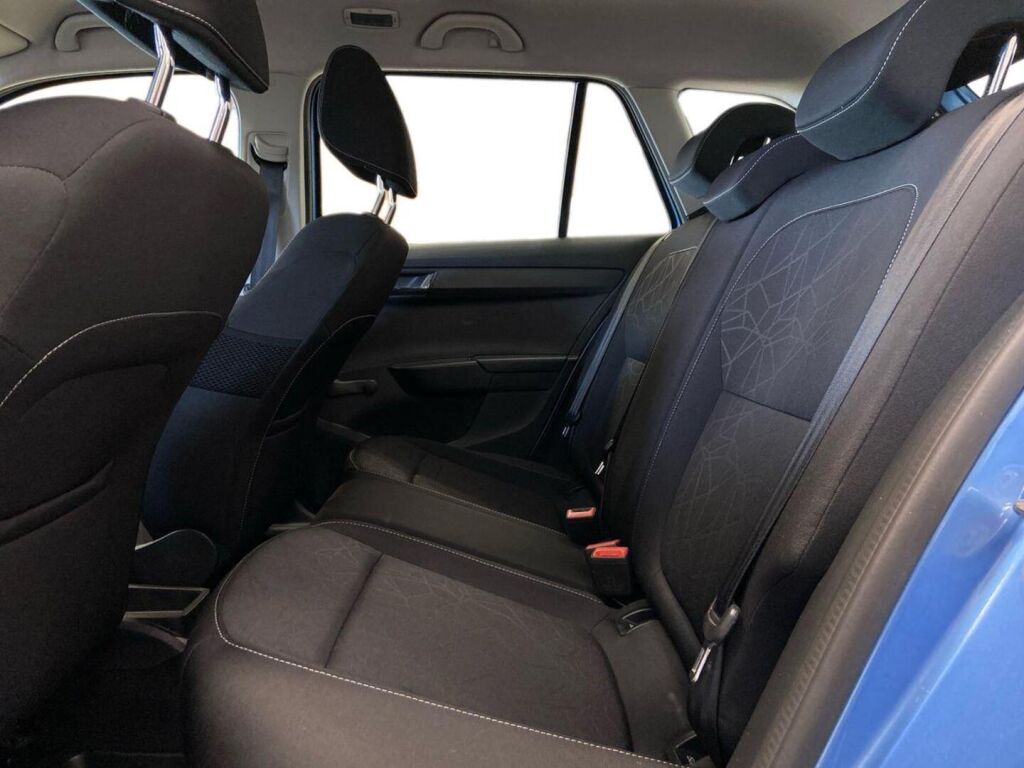 Skoda Fabia 2018 Sininen