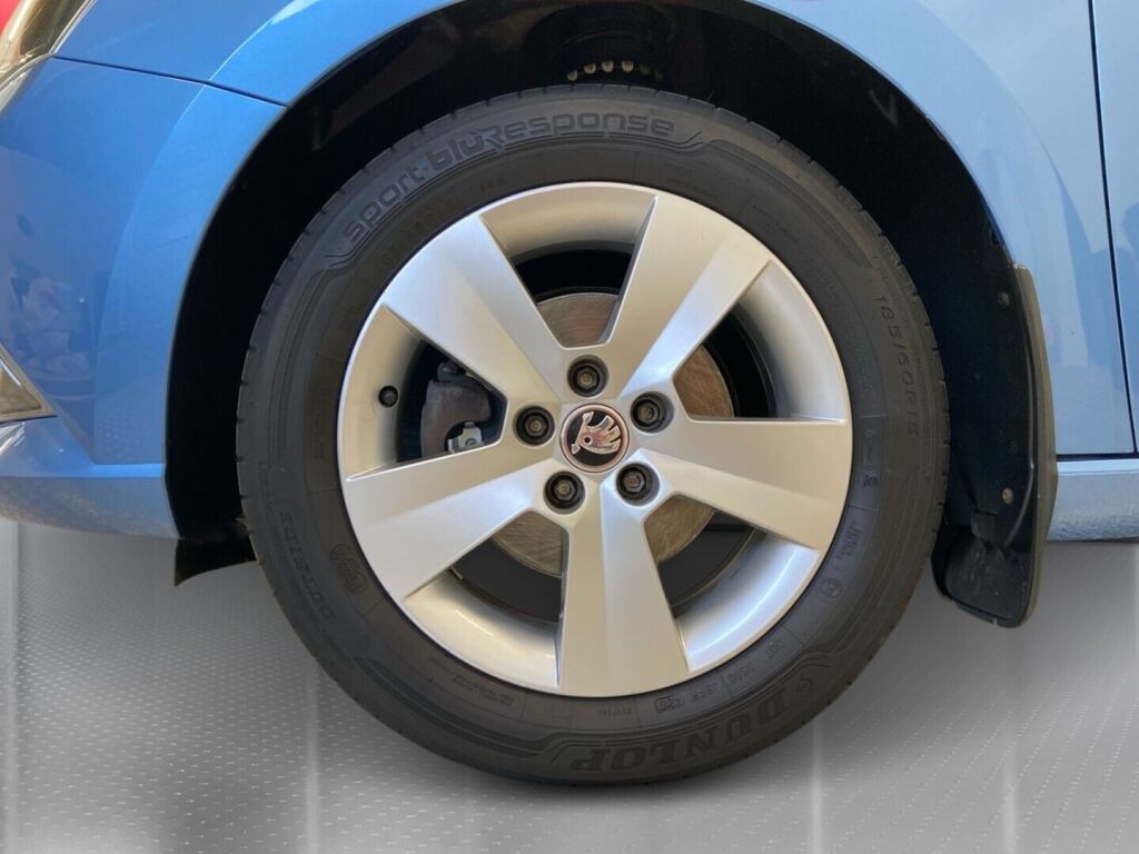 Skoda Fabia 2018 Sininen
