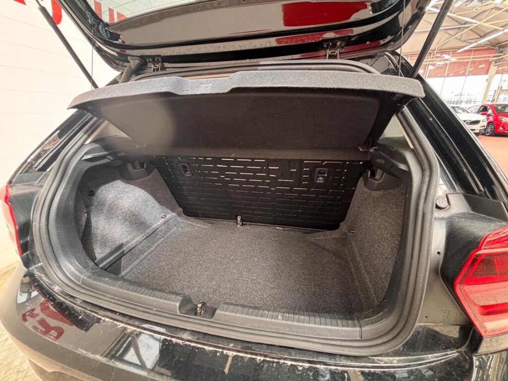 Volkswagen Polo 2018 Musta
