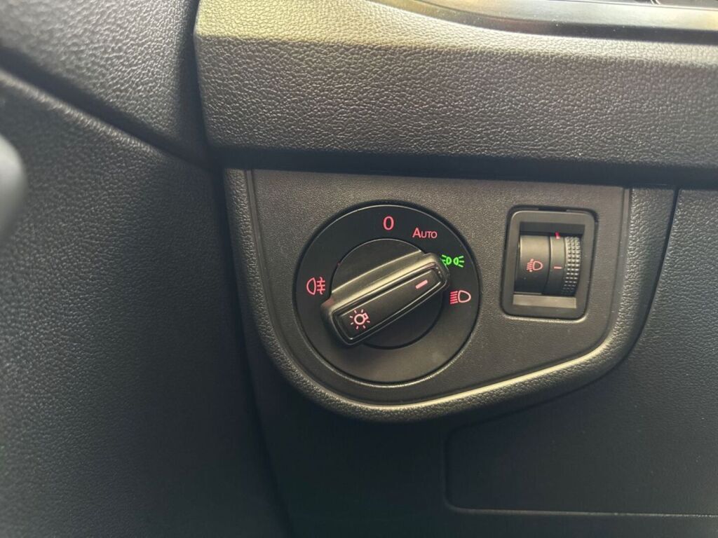 Volkswagen Polo 2018 Musta