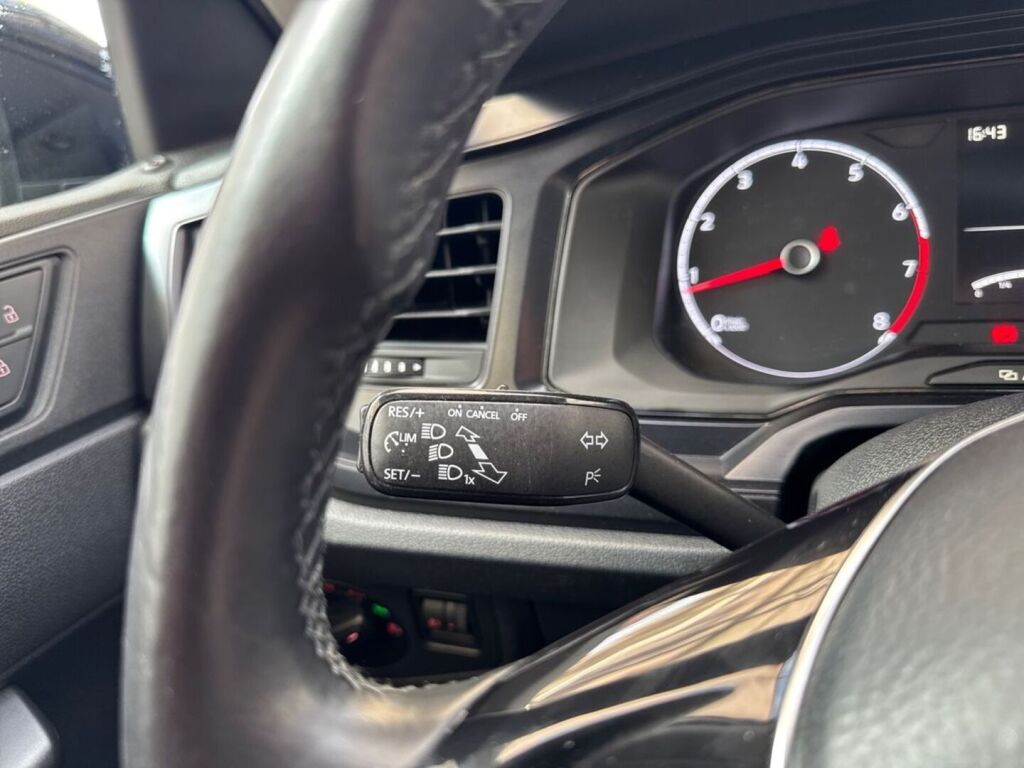 Volkswagen Polo 2018 Musta