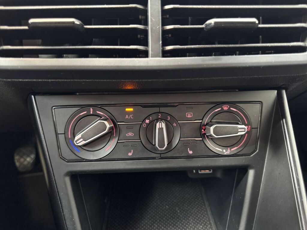 Volkswagen Polo 2018 Musta
