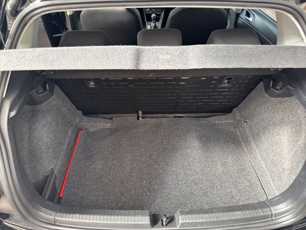 Volkswagen Polo 2018 Musta