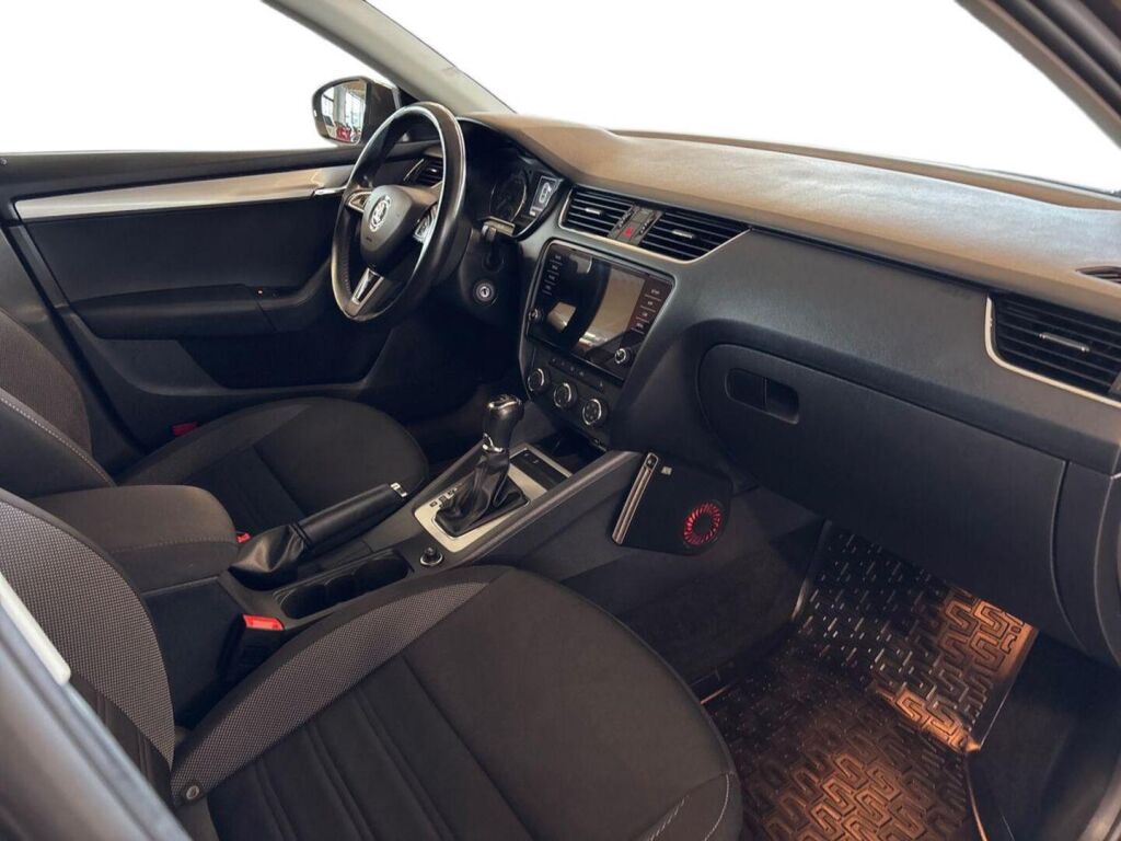 Skoda Octavia 2018 Ruskea (beige)
