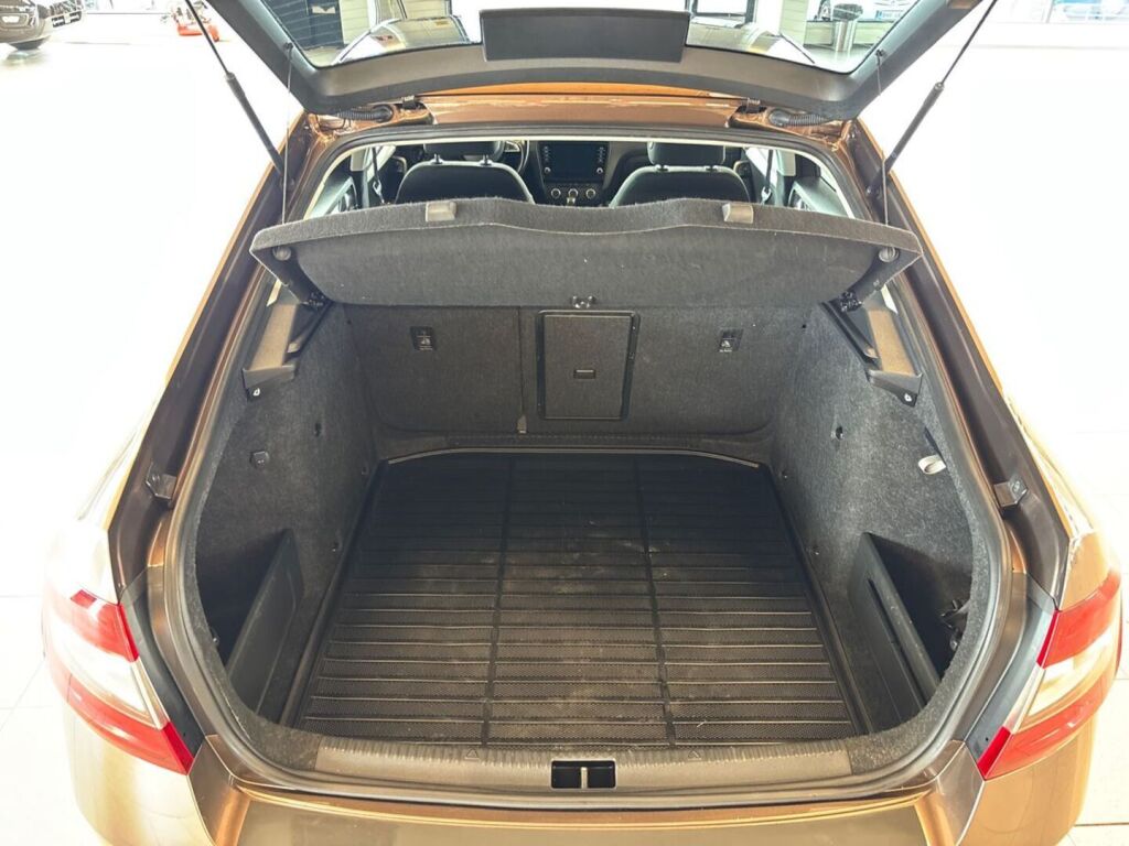 Skoda Octavia 2018 Ruskea (beige)