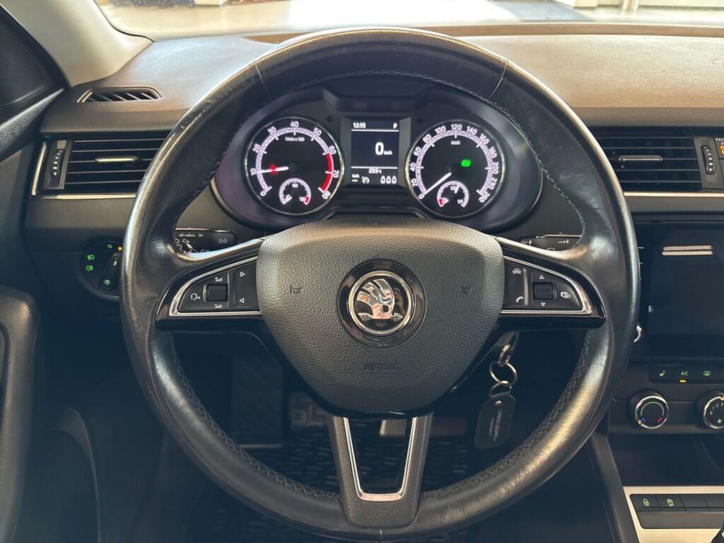 Skoda Octavia 2018 Ruskea (beige)