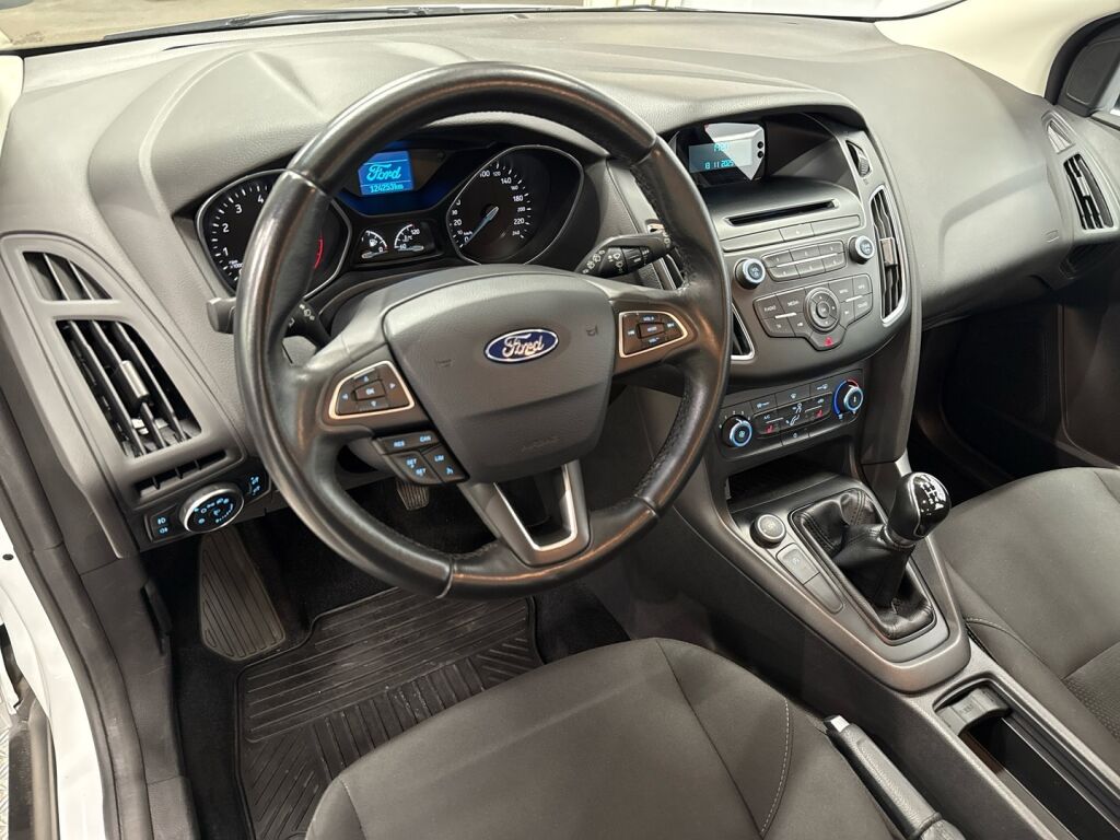 Ford Focus 2018 Valkoinen