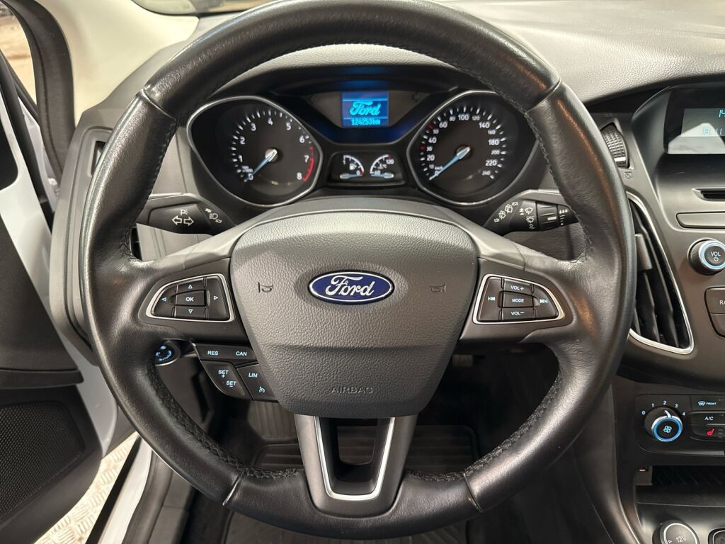 Ford Focus 2018 Valkoinen