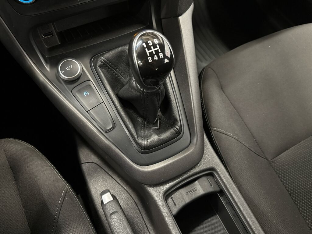 Ford Focus 2018 Valkoinen