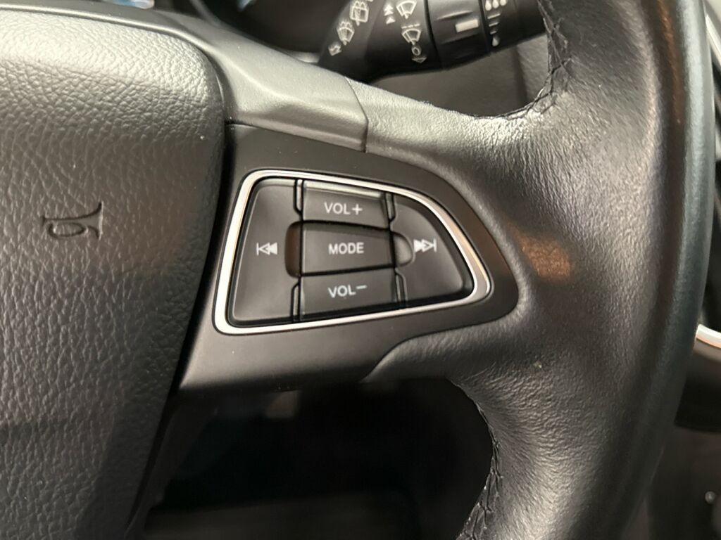 Ford Focus 2018 Valkoinen