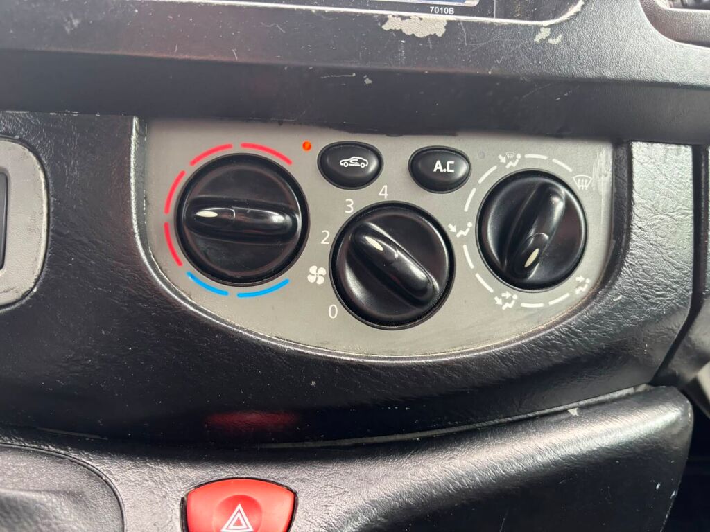 Opel Vivaro 2008 Valkoinen
