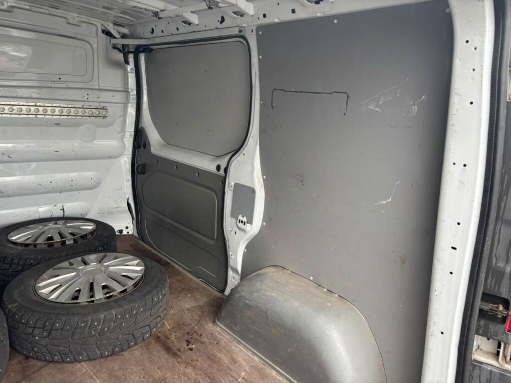 Opel Vivaro 2008 Valkoinen