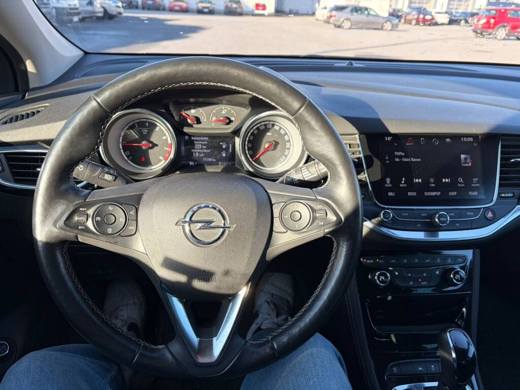 Opel Astra 2018 Musta