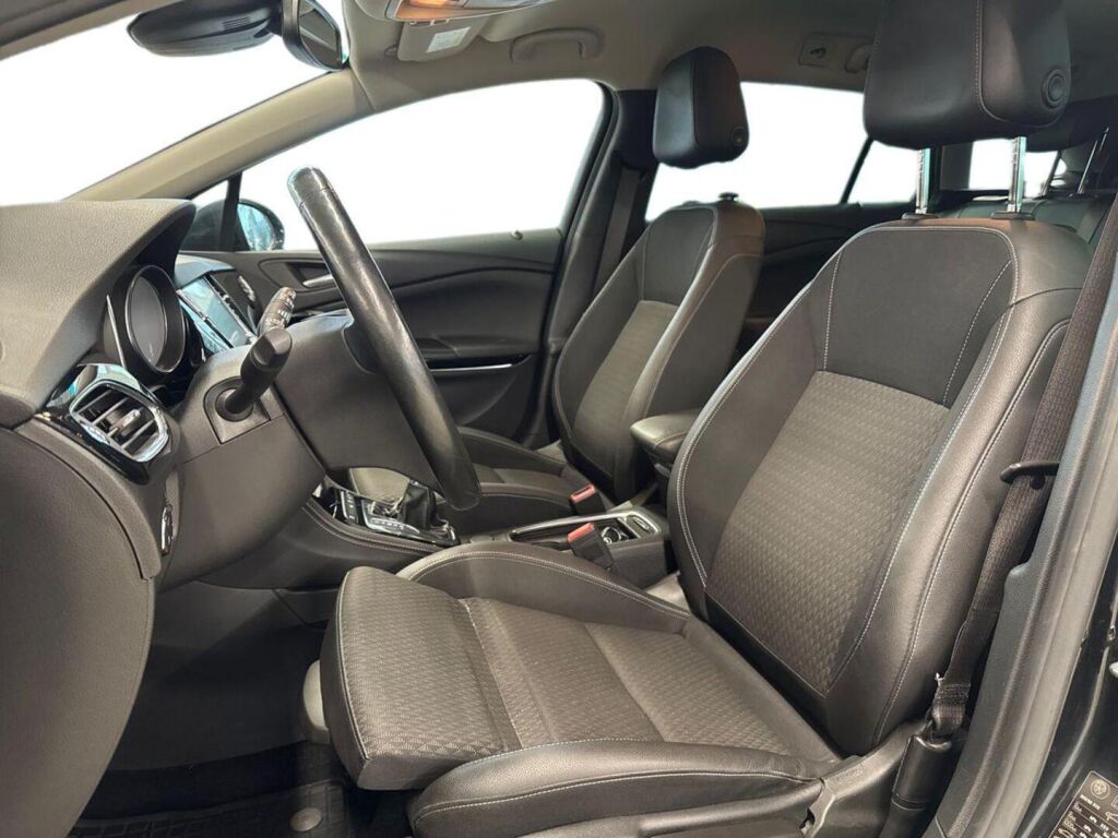 Opel Astra 2018 Musta